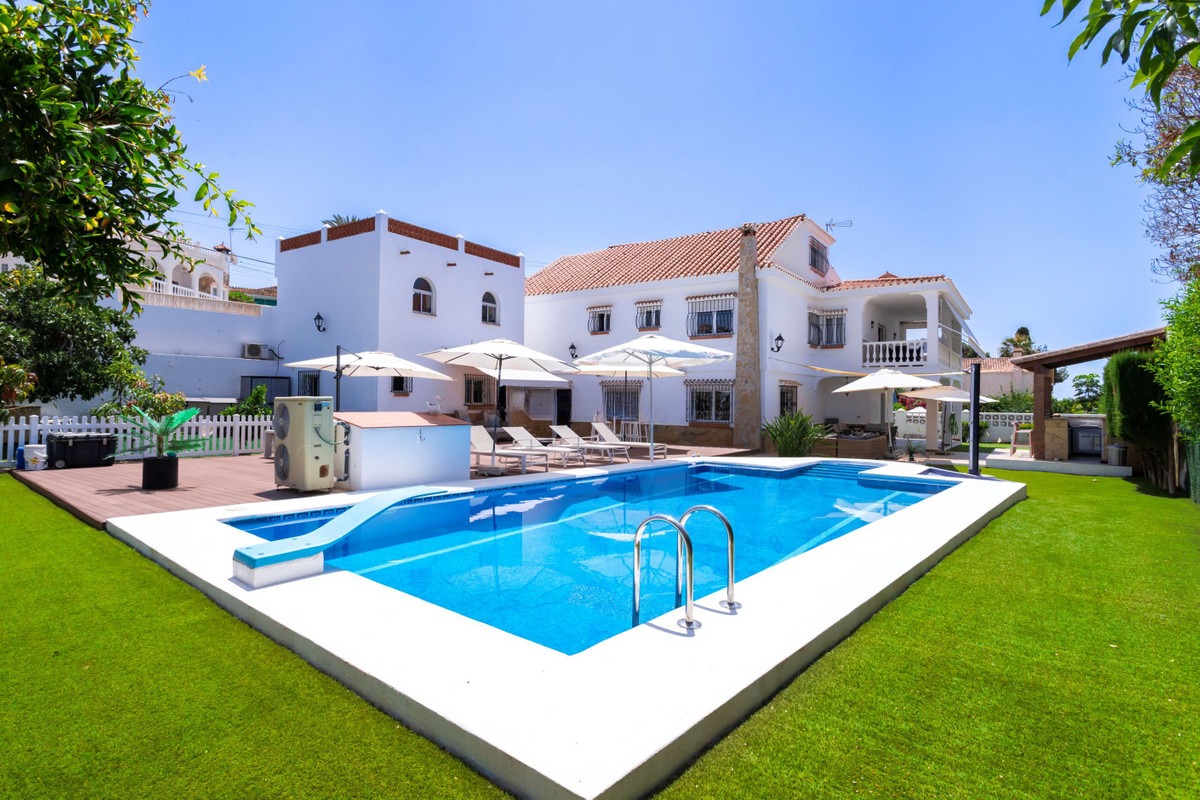 Detached Villa in Caleta de Vélez — photo 1 of 50
