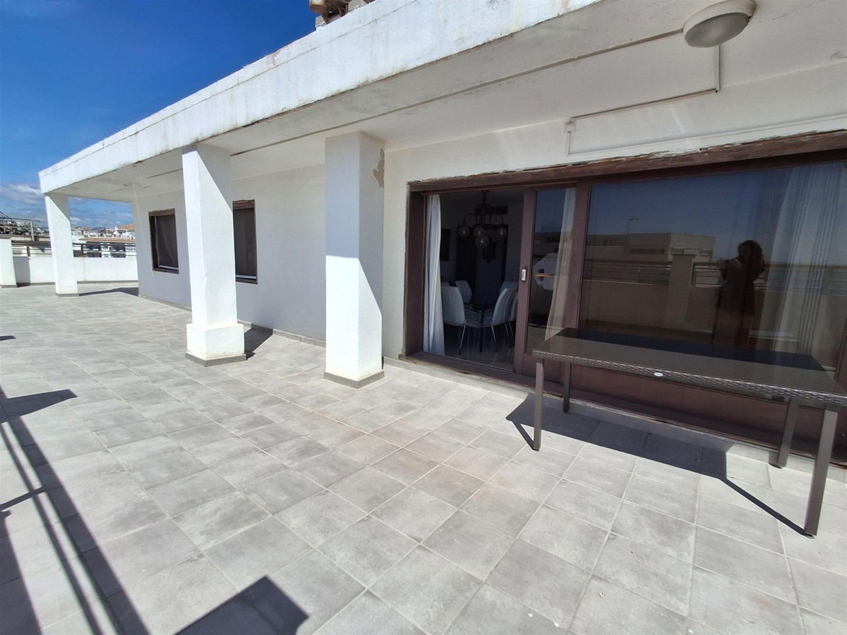Penthouse in Estepona — photo 1 of 17