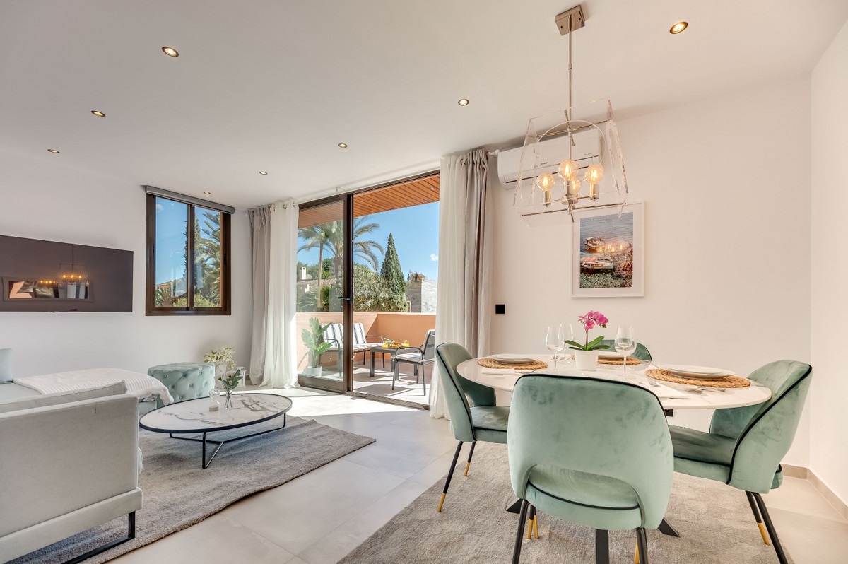 Middle Floor Apartment in Estepona — photo 1 of 31