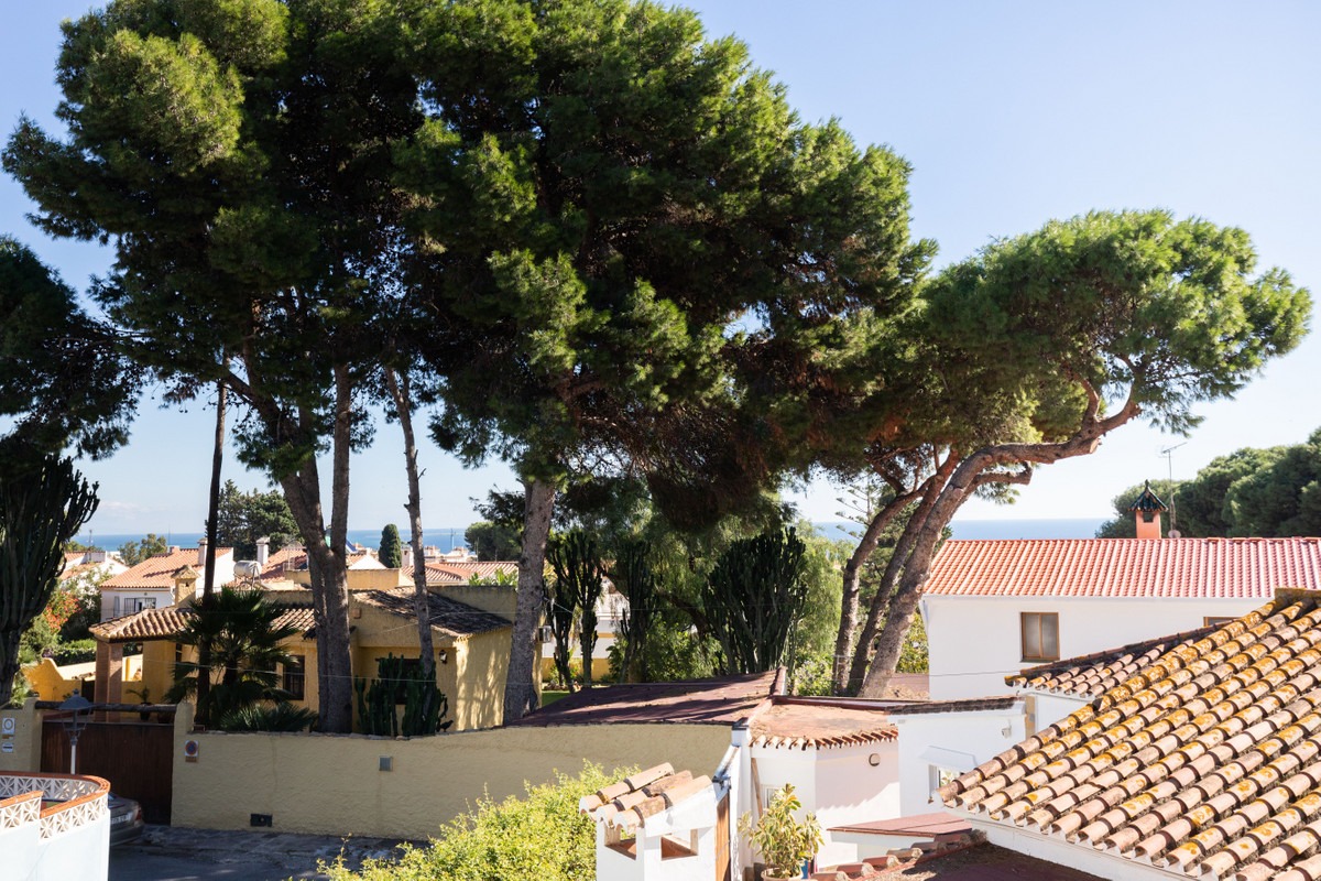 Townhouse in Torremolinos — photo 1 of 39