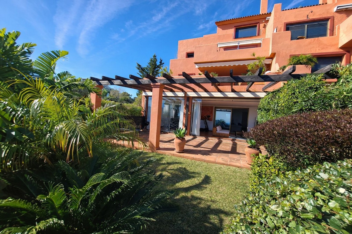Ground Floor Apartment in La Mairena — photo 1 of 23