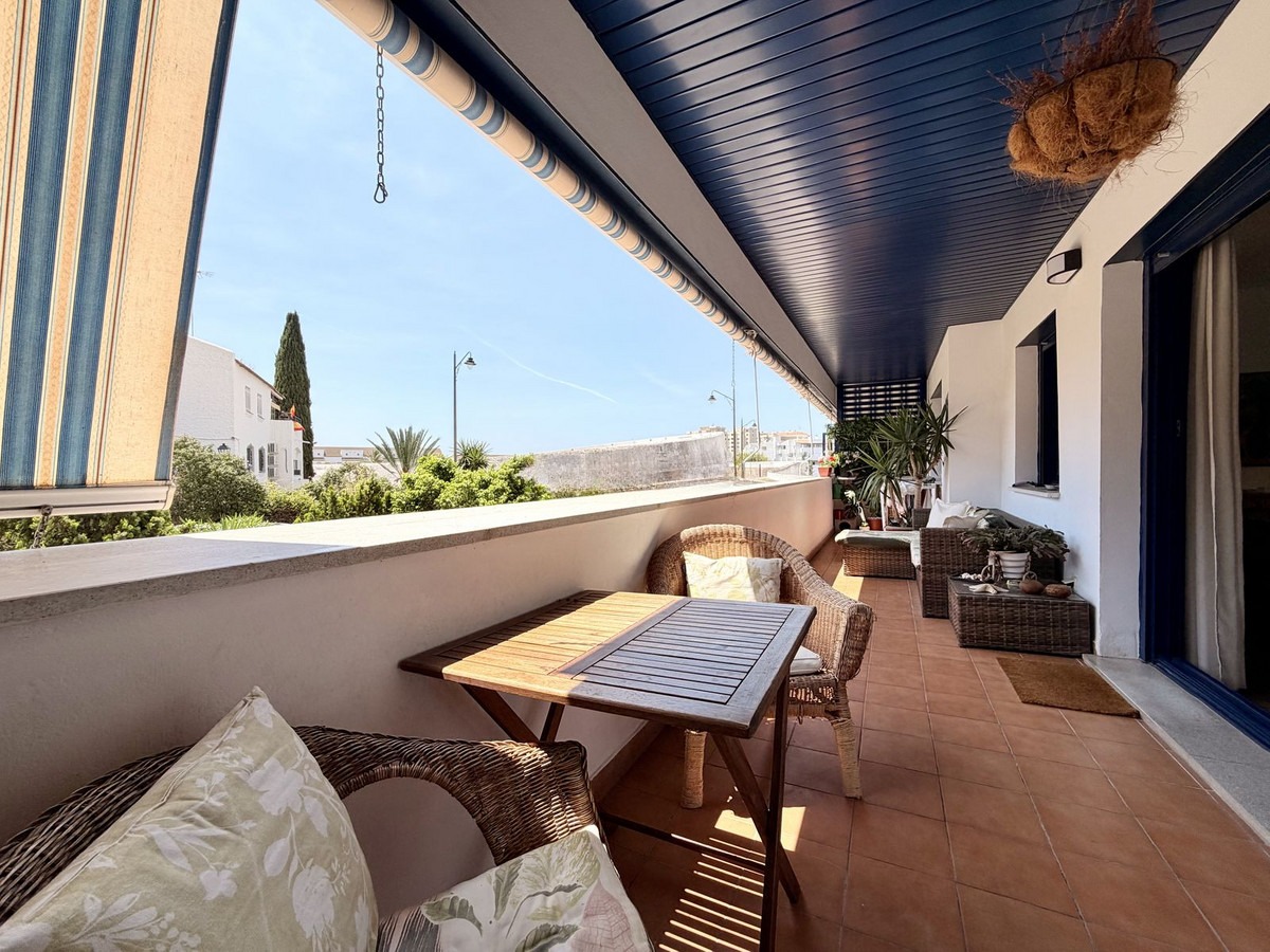 Ground Floor Apartment in Estepona — photo 1 of 27