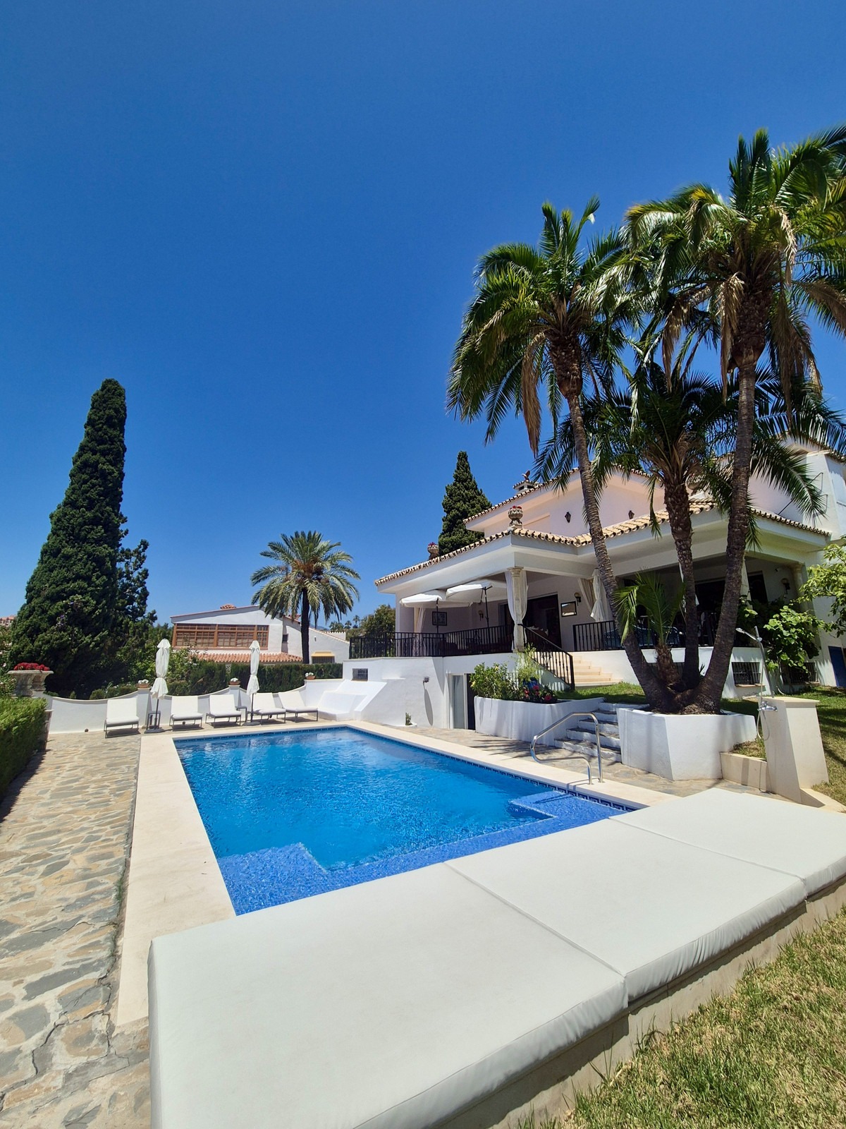 Detached Villa in La Campana — photo 1 of 21