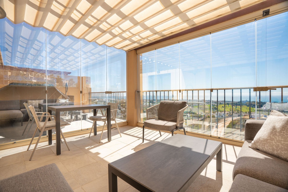 Penthouse in Benahavís — photo 1 of 21
