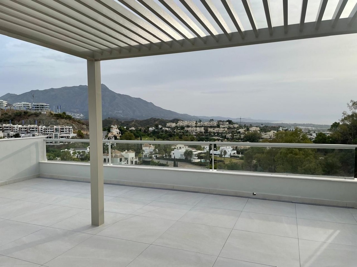 Penthouse in La Quinta — photo 1 of 27