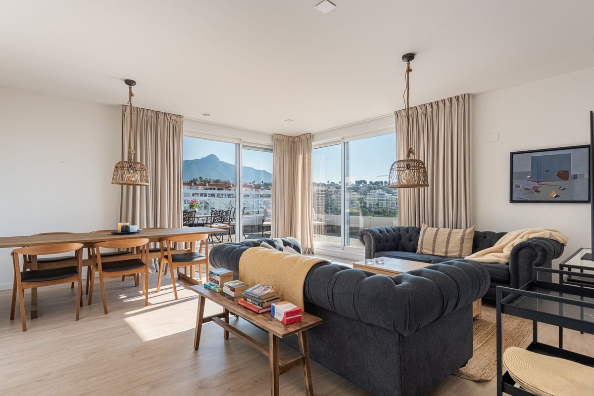 Penthouse in Nueva Andalucía — photo 1 of 18