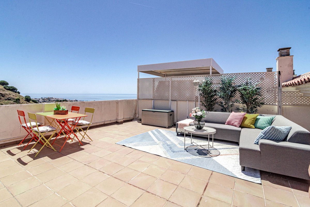 Penthouse in Calahonda — photo 1 of 58
