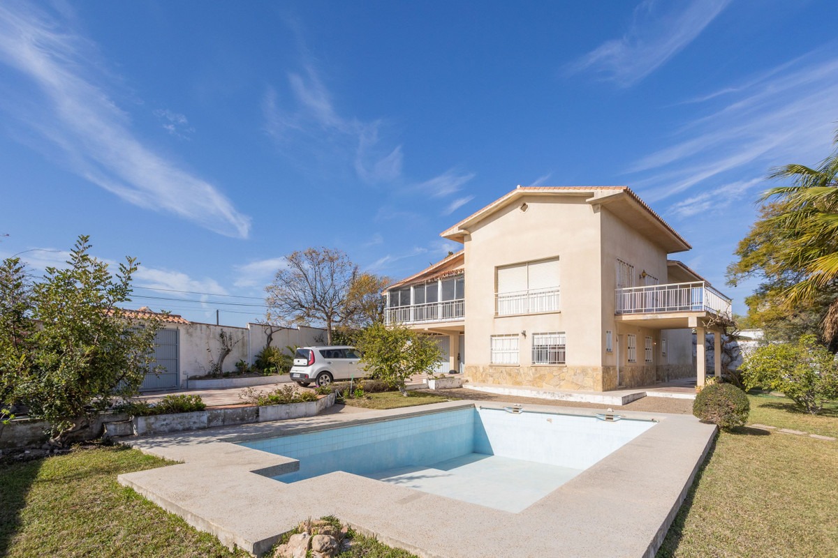 Detached Villa in Nerja — photo 1 of 39