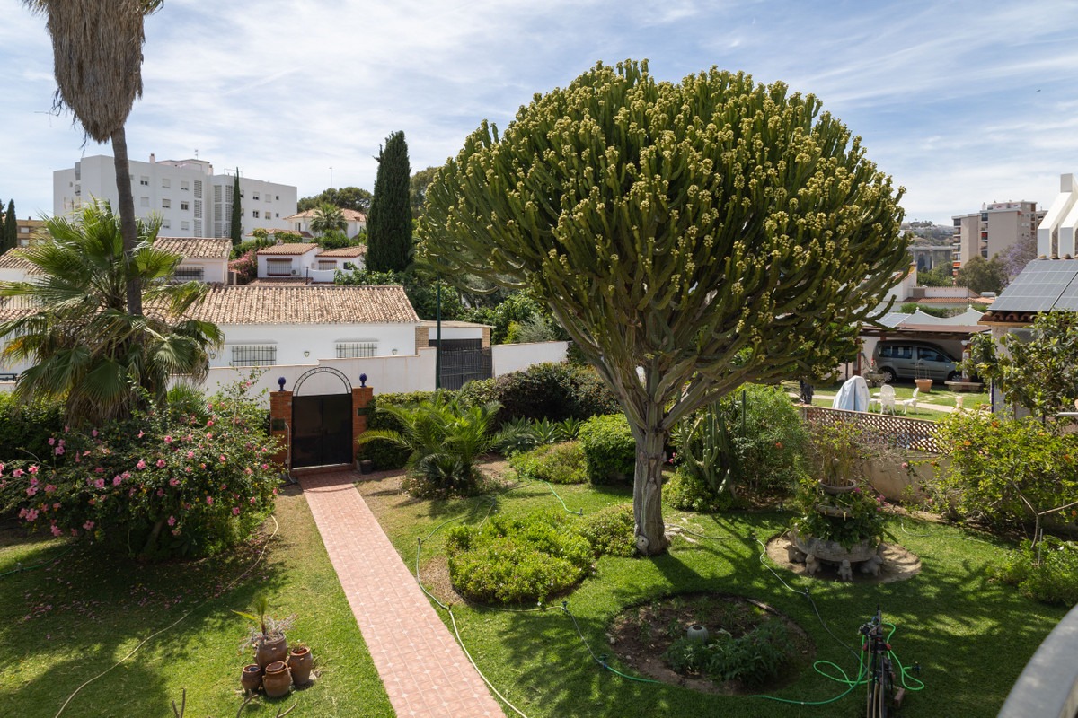 Townhouse in Málaga — photo 1 of 45