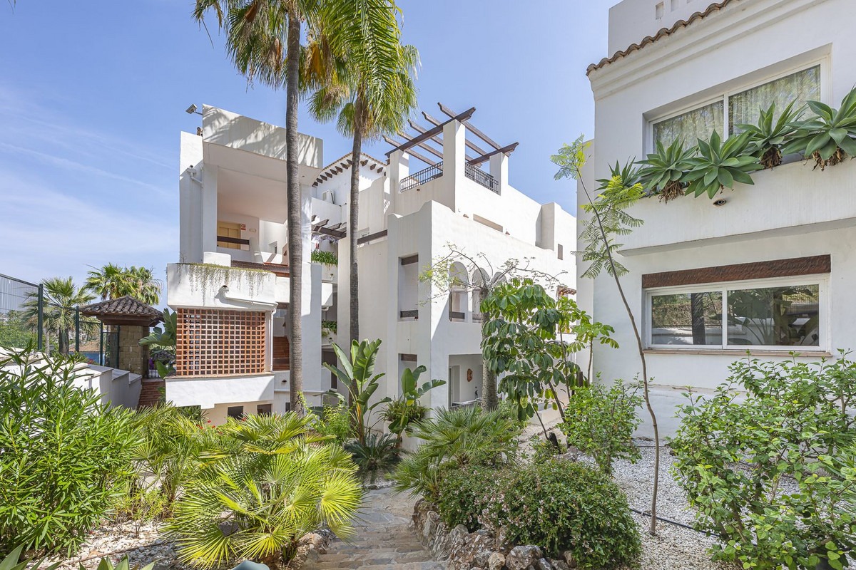 Ground Floor Apartment in Nueva Andalucía — photo 1 of 25
