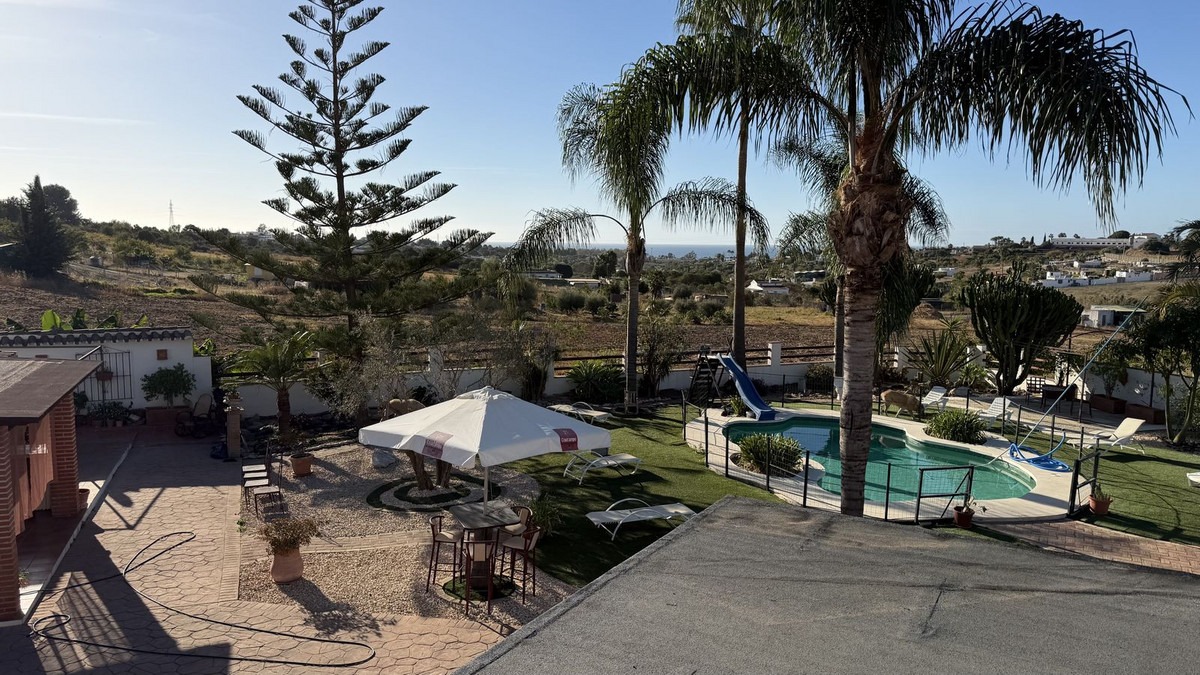 Residential Plot in Estepona — photo 1 of 37