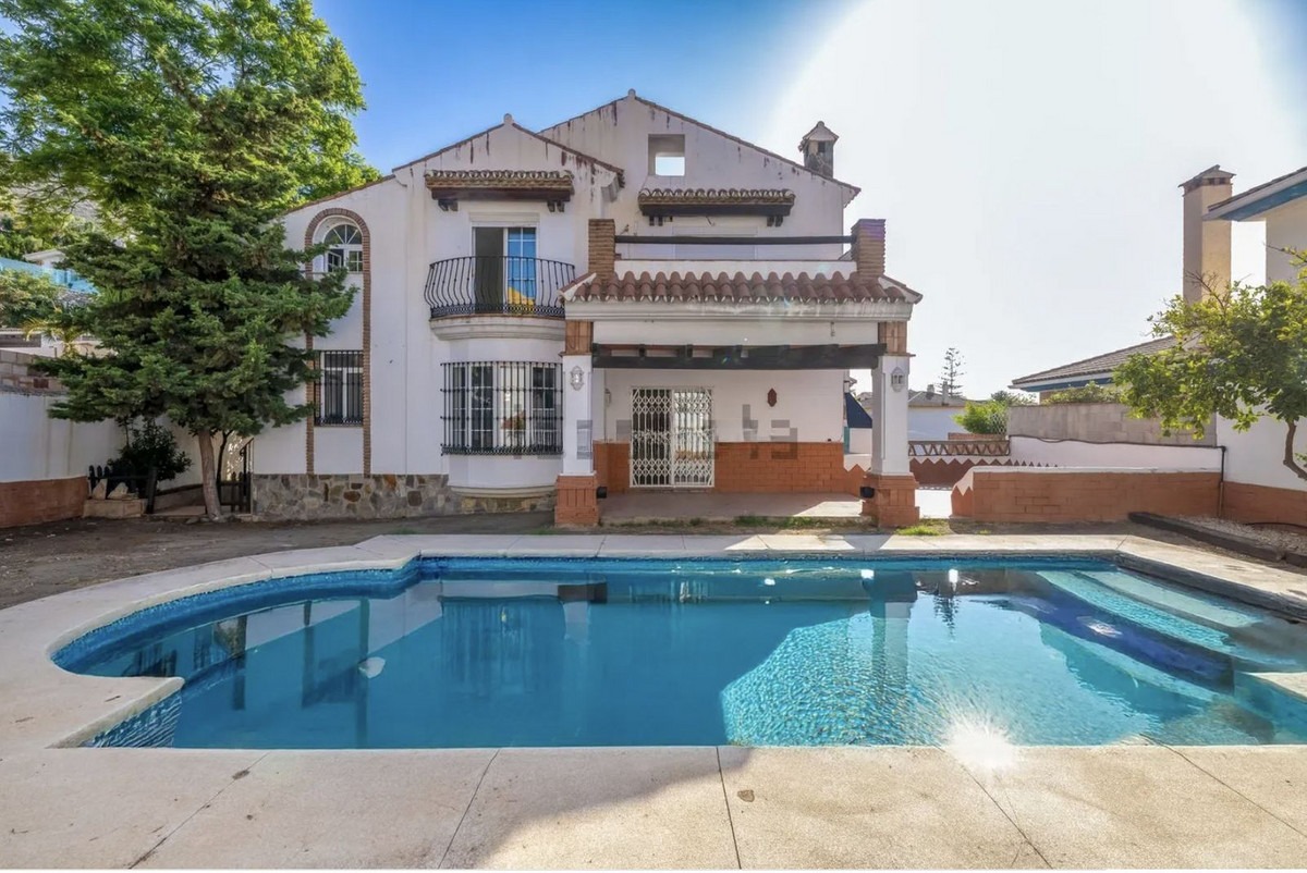 Detached Villa in Benalmadena — photo 1 of 18