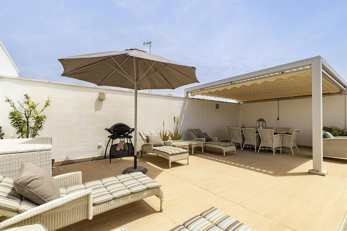 Penthouse in San Pedro de Alcántara — photo 1 of 30