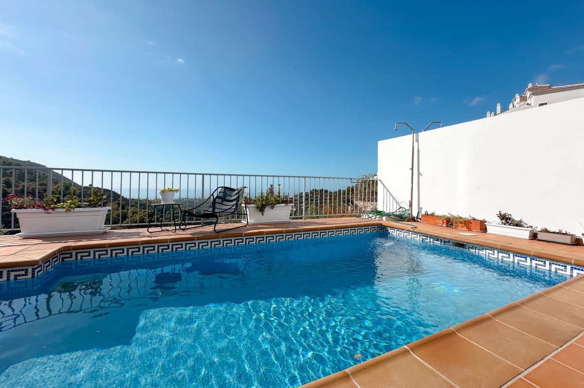 Townhouse in Frigiliana — photo 1 of 33