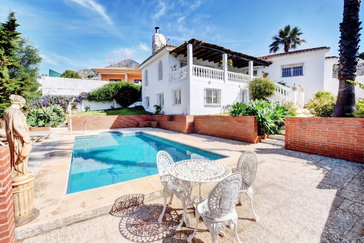 Detached Villa in La Capellania — photo 1 of 54