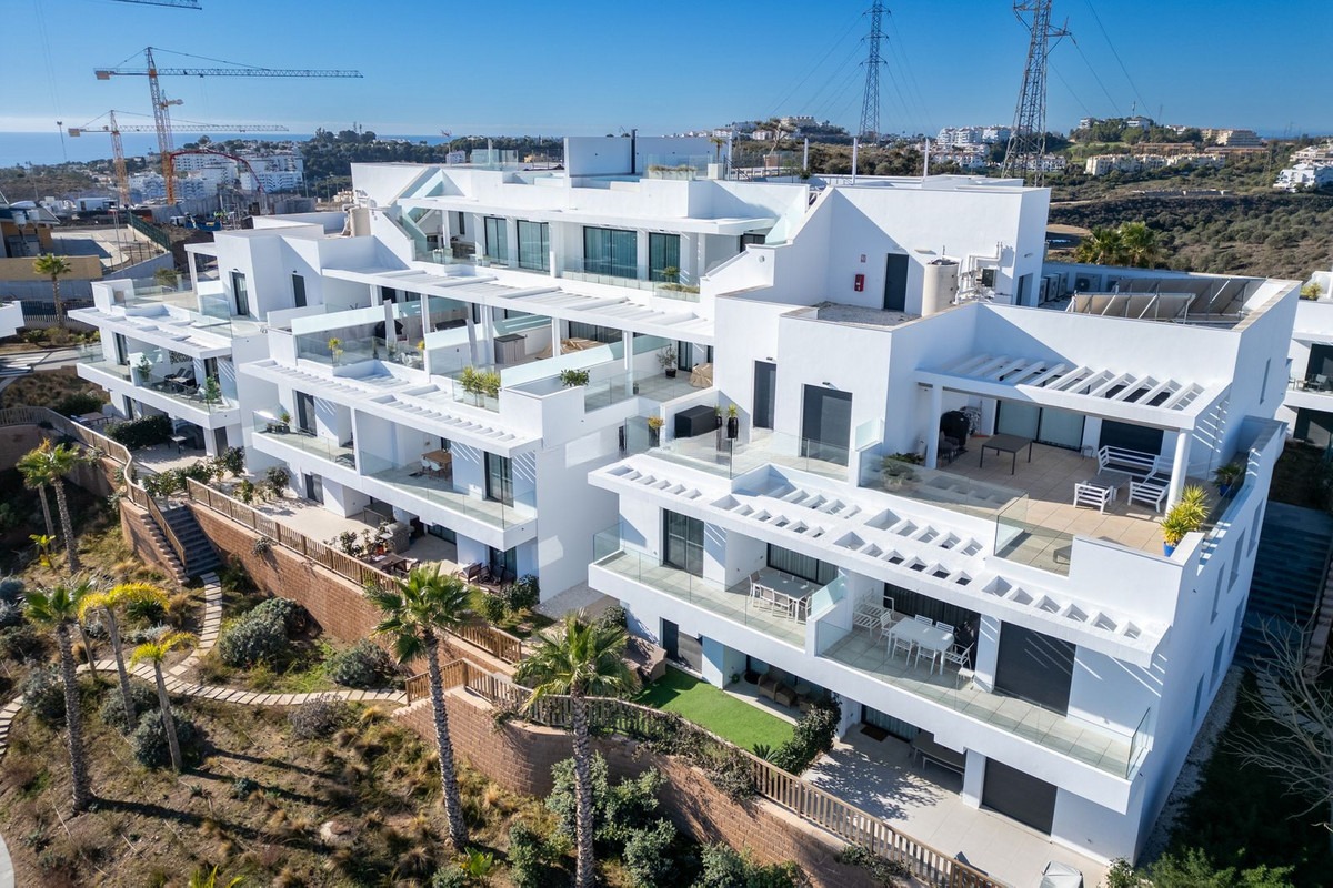 Middle Floor Apartment in La Cala de Mijas — photo 1 of 25