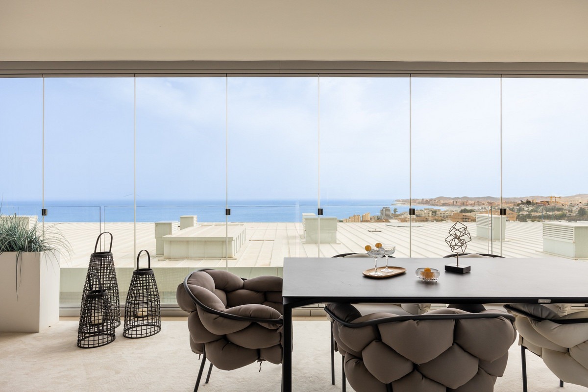 Middle Floor Apartment in Fuengirola — photo 1 of 34