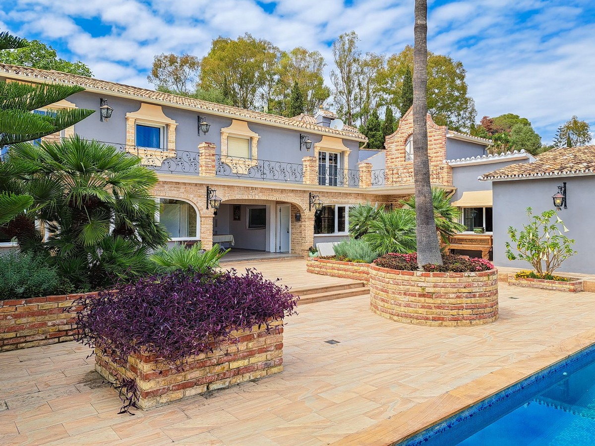 Detached Villa in Benahavís — photo 1 of 55