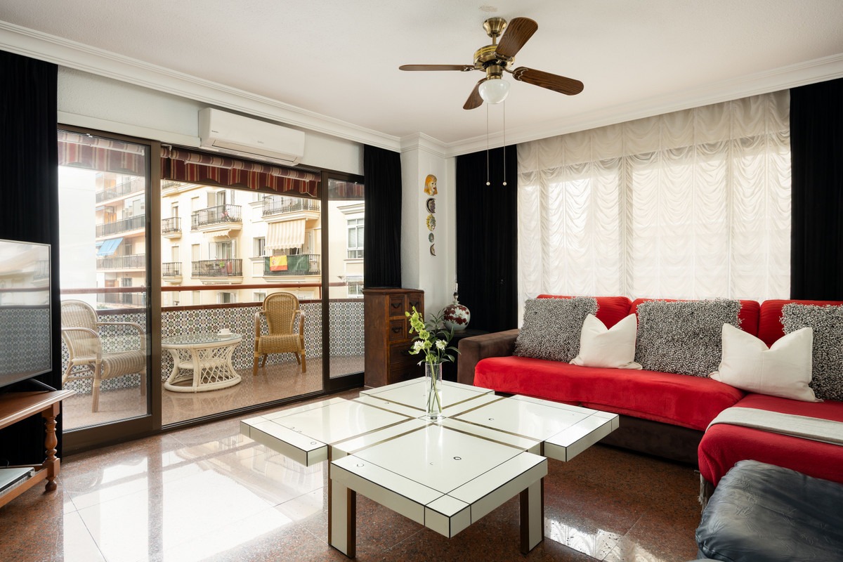 Middle Floor Apartment in Fuengirola — photo 1 of 26