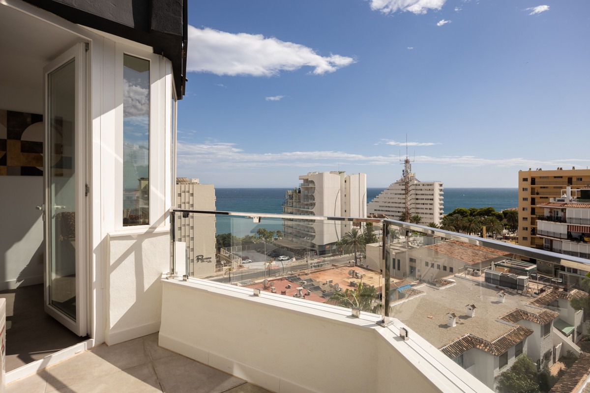 Middle Floor Apartment in Benalmadena Costa — photo 1 of 38