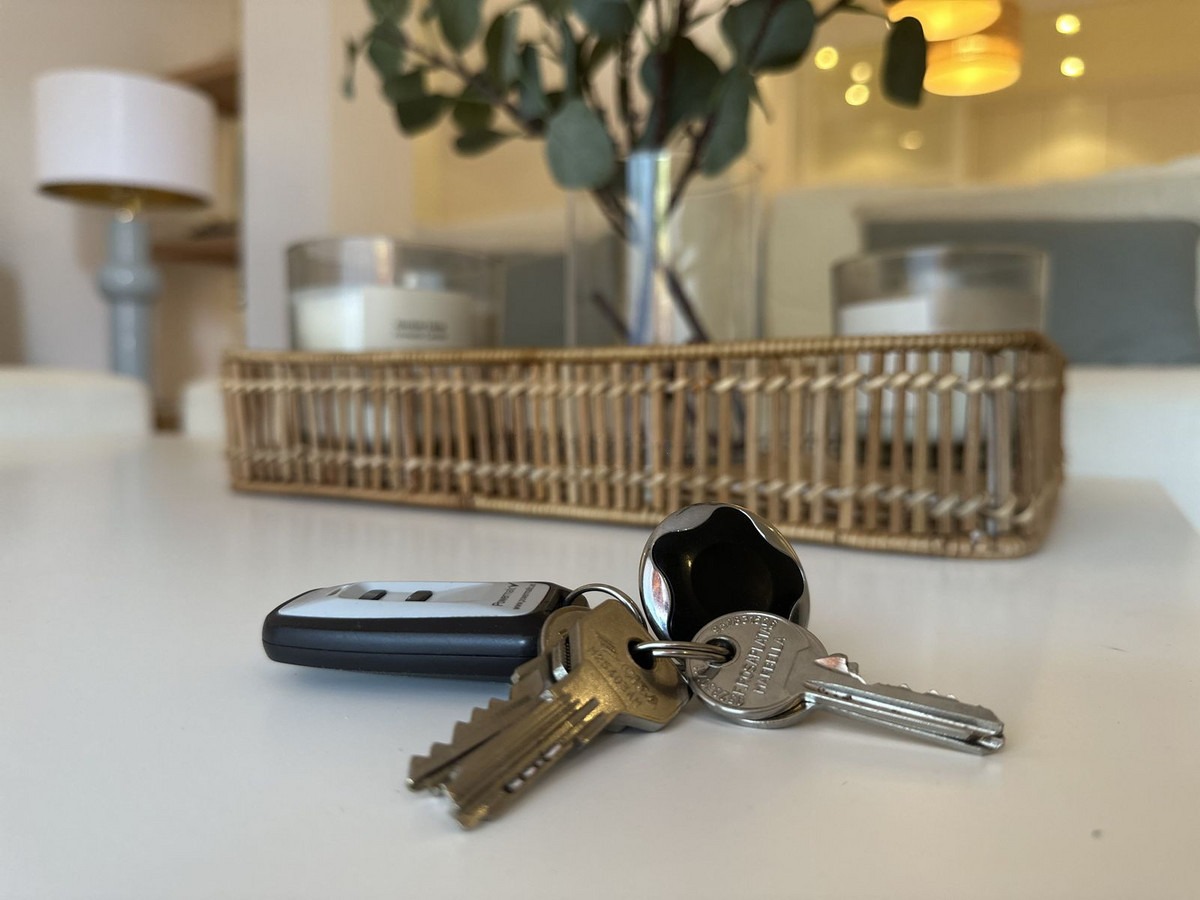 Middle Floor Apartment in Elviria — photo 1 of 41