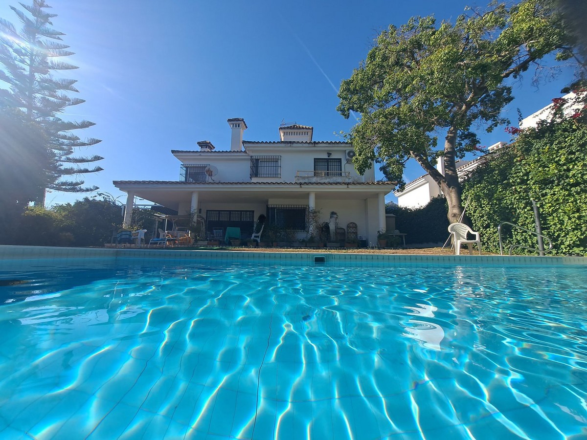 Detached Villa in Marbella — photo 1 of 40