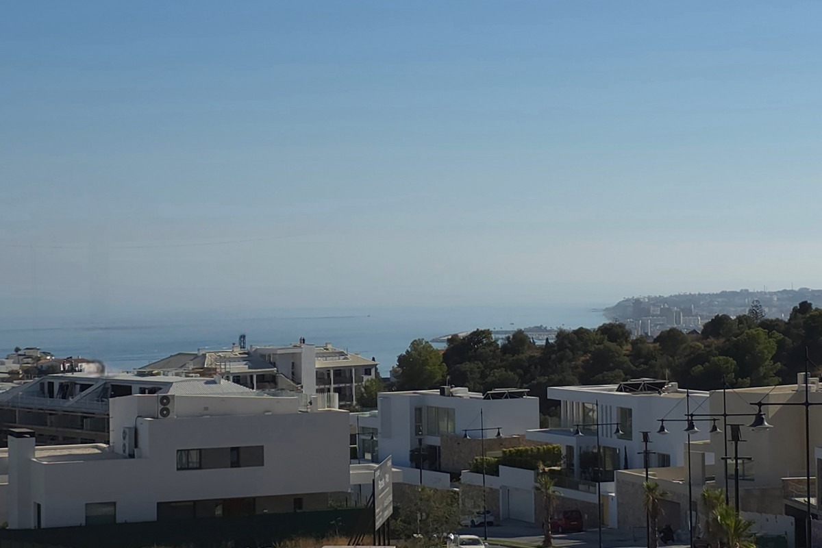 Ground Floor Apartment in Fuengirola — photo 1 of 19