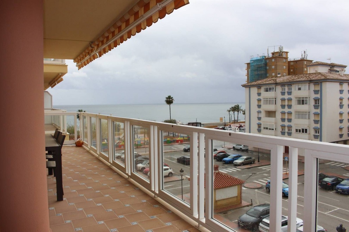 Middle Floor Apartment in Manilva — photo 1 of 48