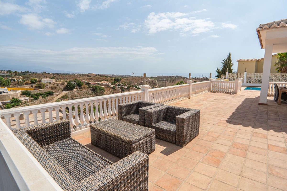 Detached Villa in Benajarafe — photo 1 of 37