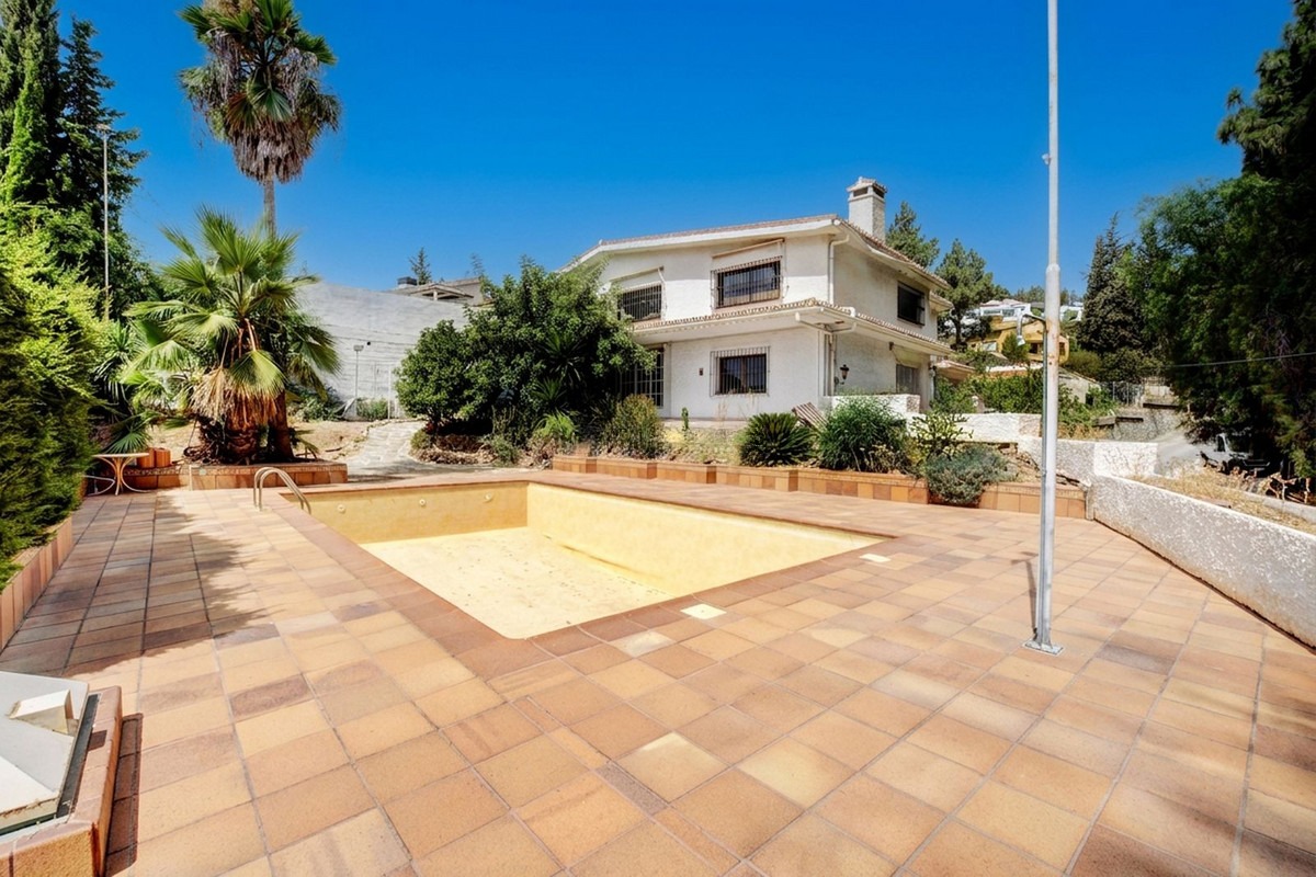 Detached Villa in Málaga — photo 1 of 44