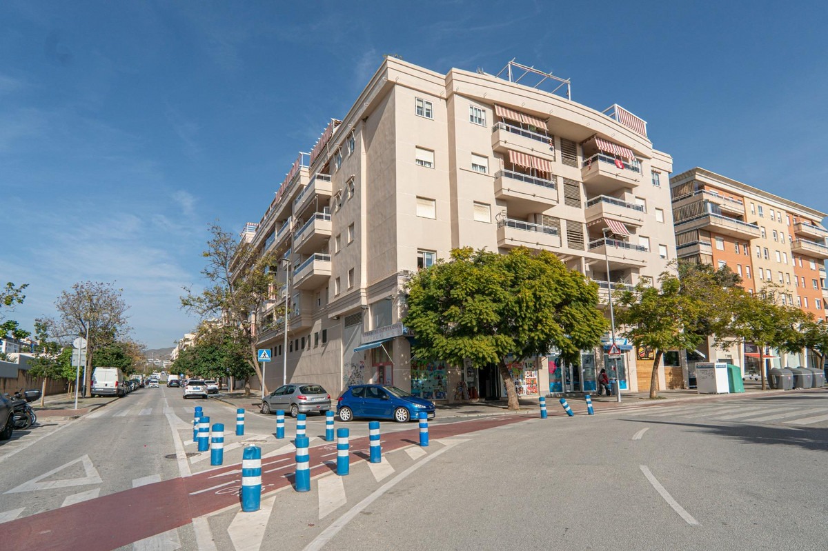 Middle Floor Apartment in Málaga — photo 1 of 40