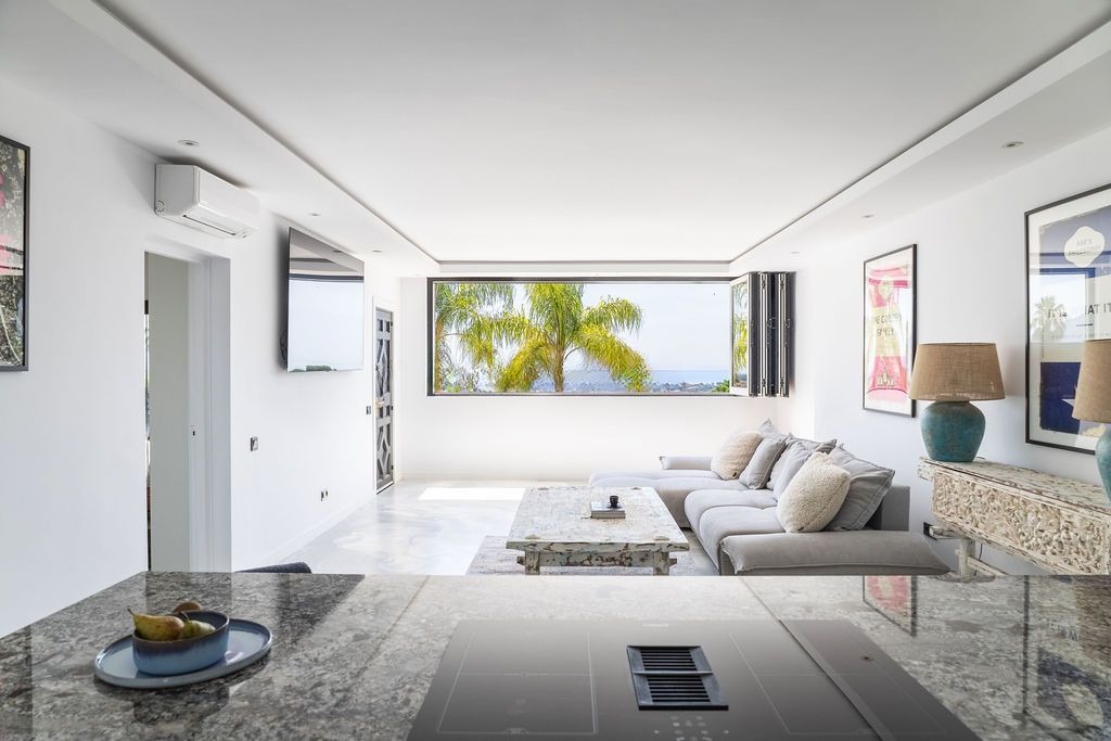 Ground Floor Apartment in Benahavís — photo 1 of 19