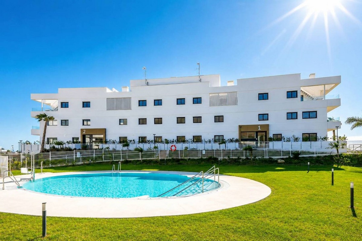 Ground Floor Apartment in Estepona — photo 1 of 25