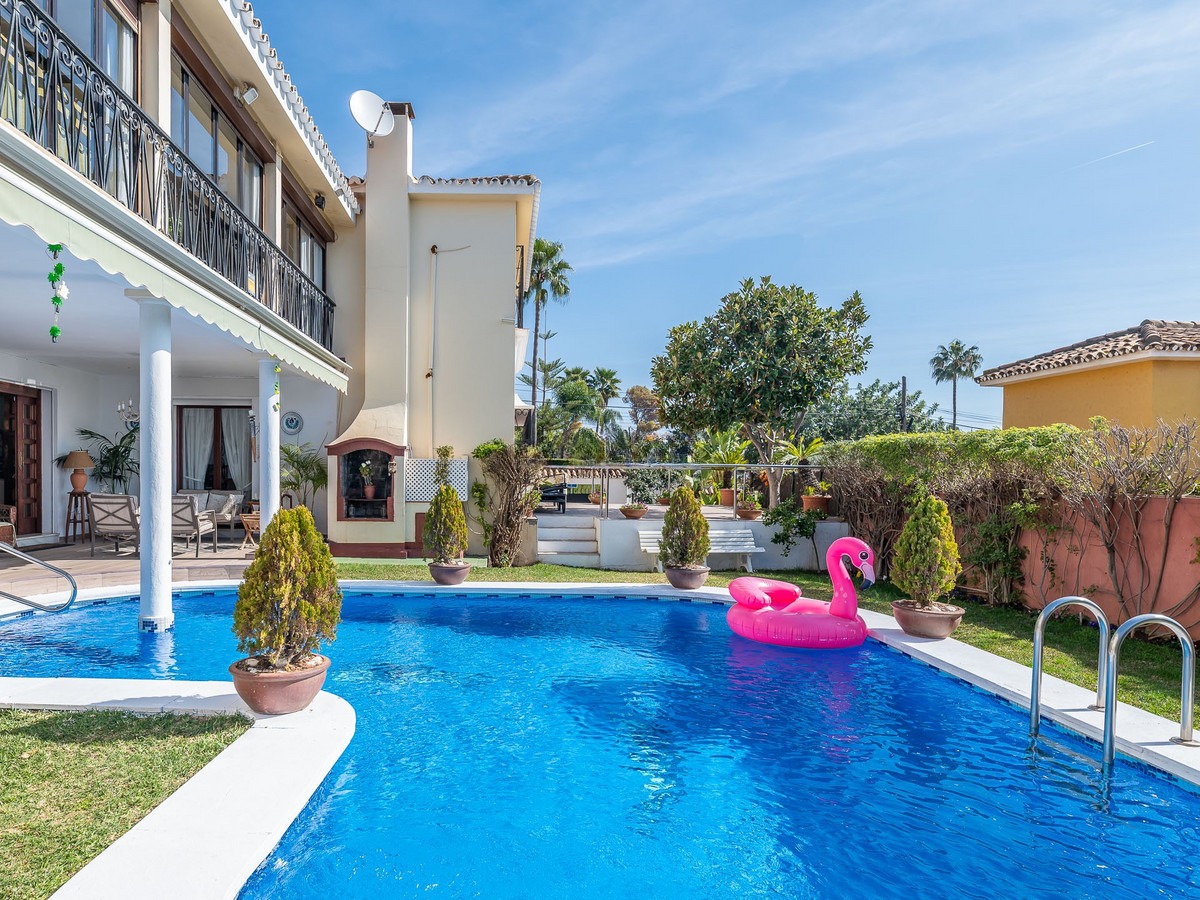 Detached Villa in The Golden Mile — photo 1 of 28