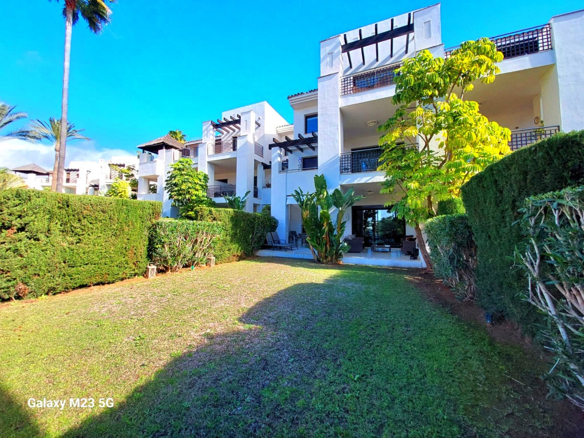 Ground Floor Apartment in Benahavís — photo 1 of 39