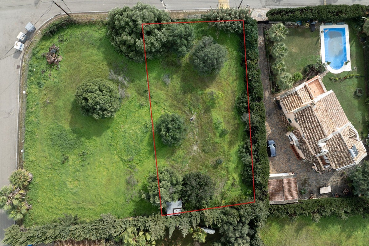 Residential Plot in Bel Air — photo 1 of 20