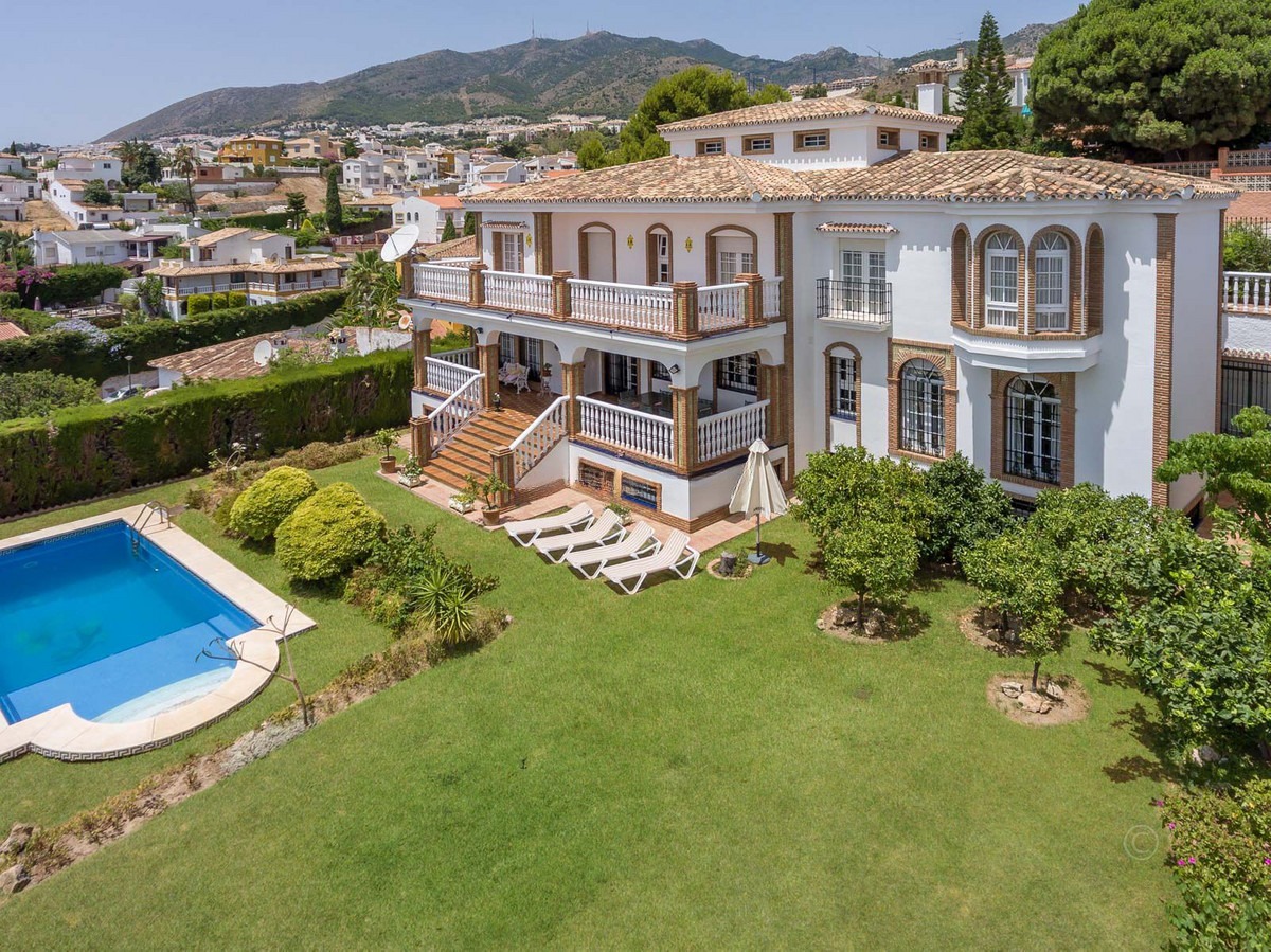 Detached Villa in Benalmadena — photo 1 of 39