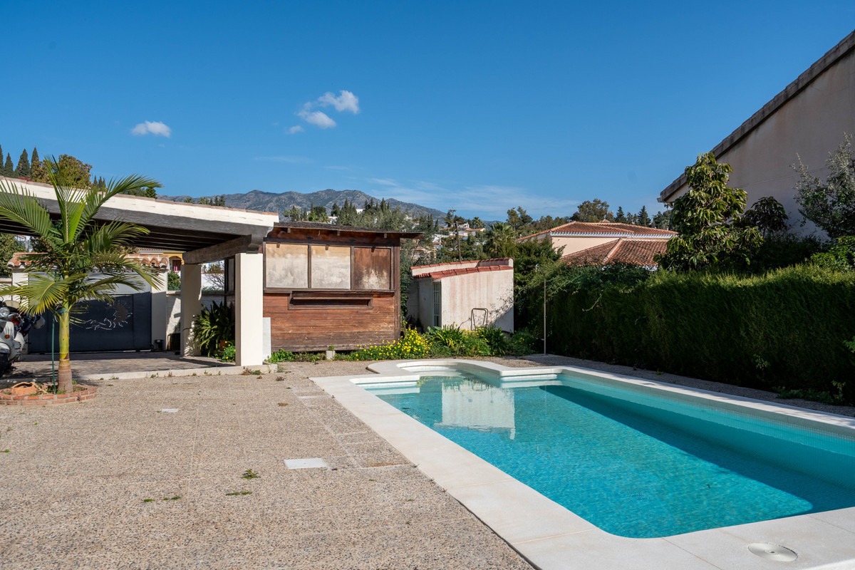 Semi-Detached House in El Coto — photo 1 of 30