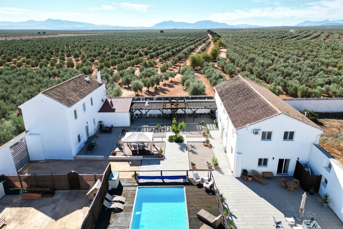 Detached Villa in Antequera — photo 1 of 50