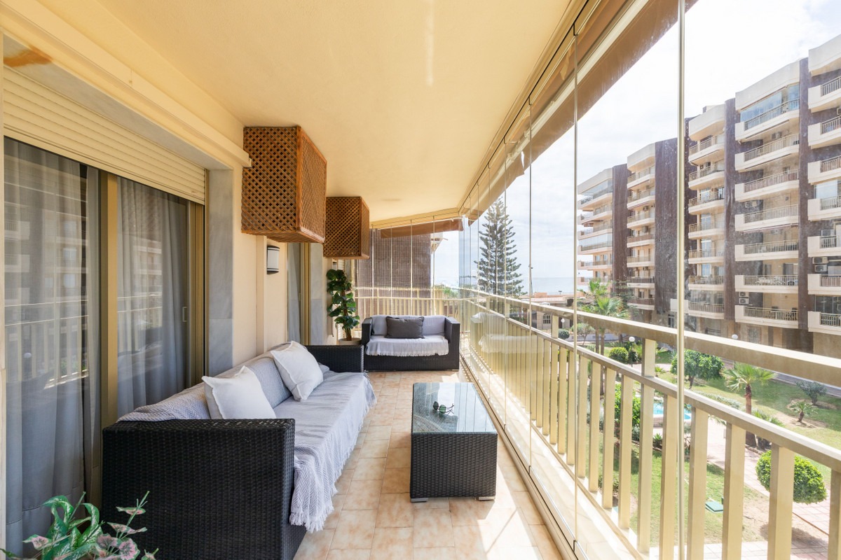 Middle Floor Apartment in Fuengirola — photo 1 of 17