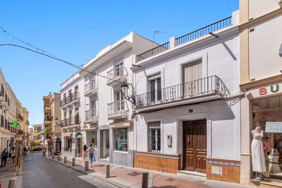 Townhouse in Nerja — photo 1 of 30