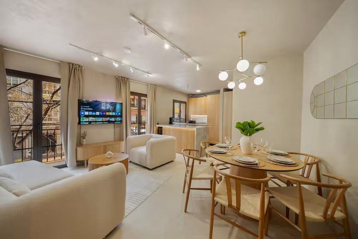 Middle Floor Apartment in Marbella — photo 1 of 15