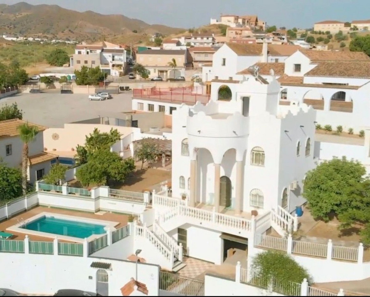 Detached Villa in Puerto de la Torre — photo 1 of 27