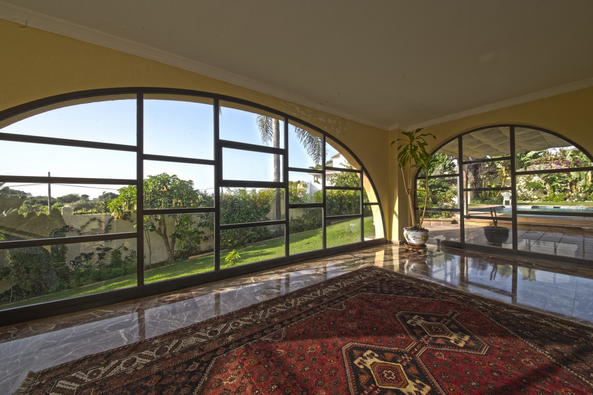 Detached Villa in New Golden Mile — photo 1 of 31