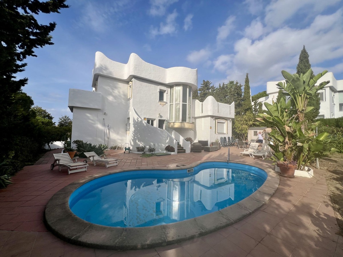 Detached Villa in Reserva de Marbella — photo 1 of 33