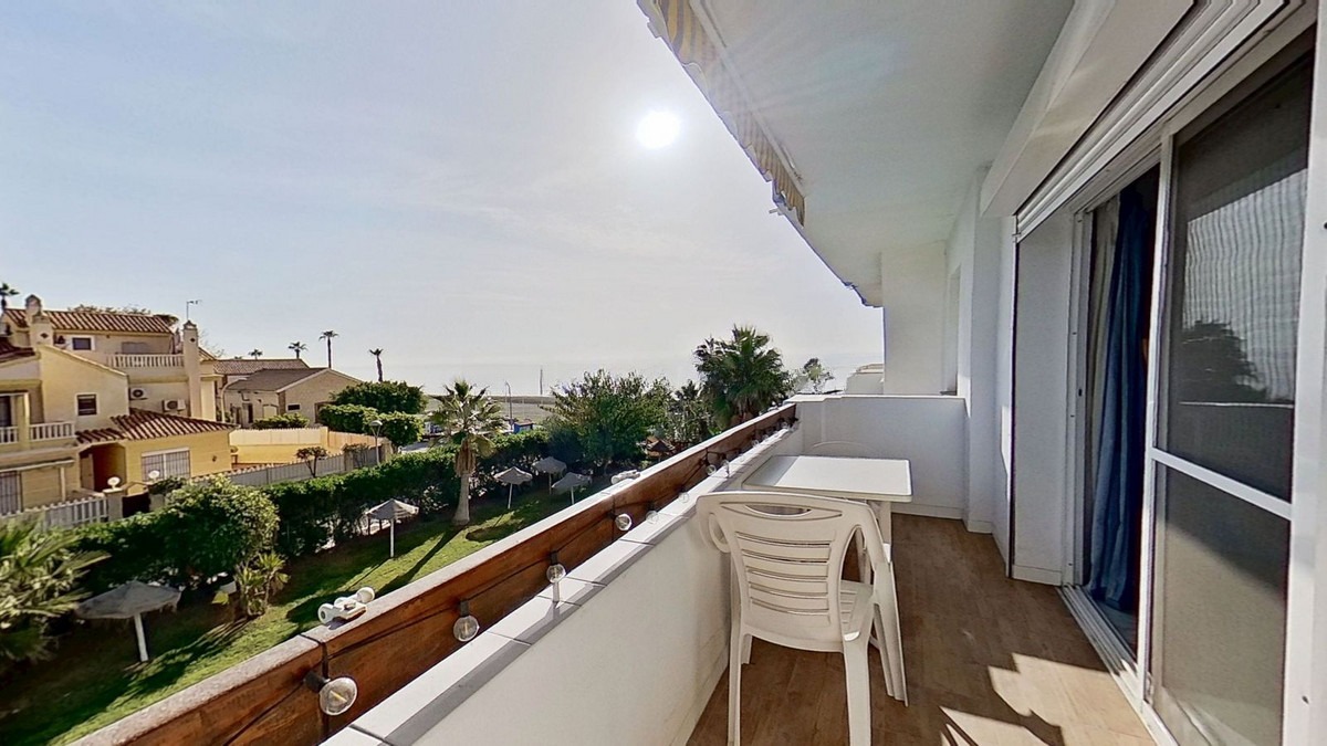 Middle Floor Apartment in Torre de Benagalbón — photo 1 of 22
