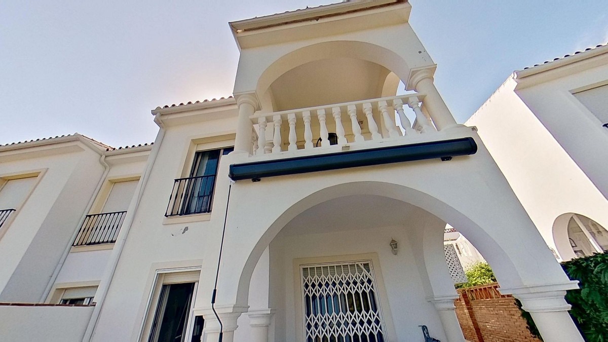 Townhouse in Mijas — photo 1 of 17