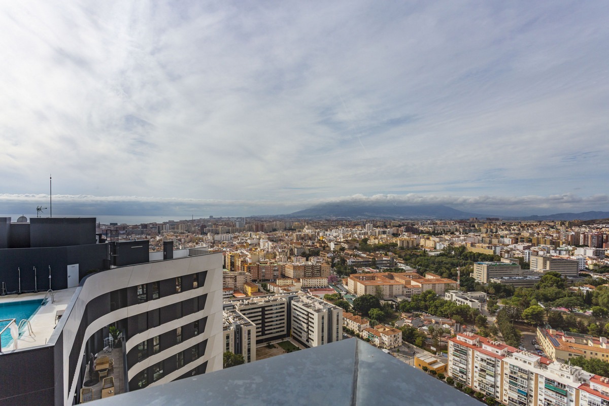 Middle Floor Apartment in Málaga Centro — photo 1 of 31