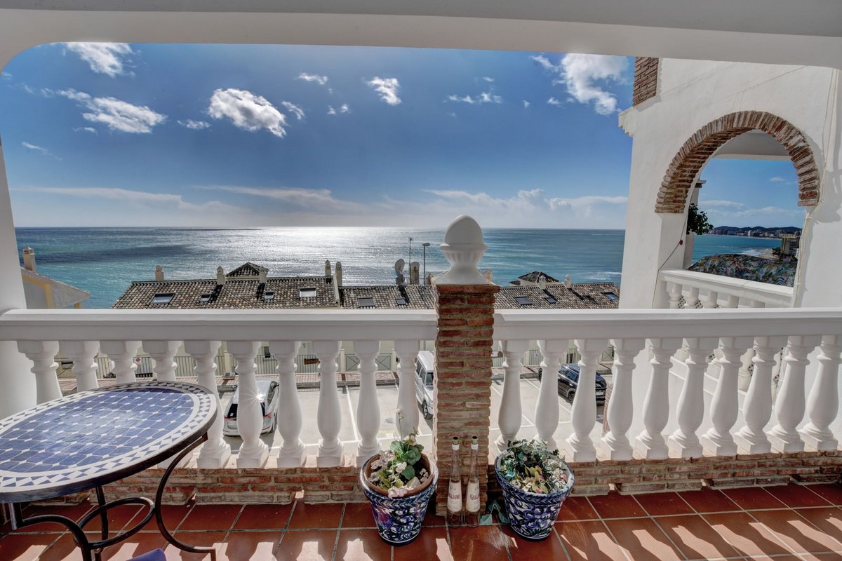 Townhouse in Benalmadena — photo 1 of 35