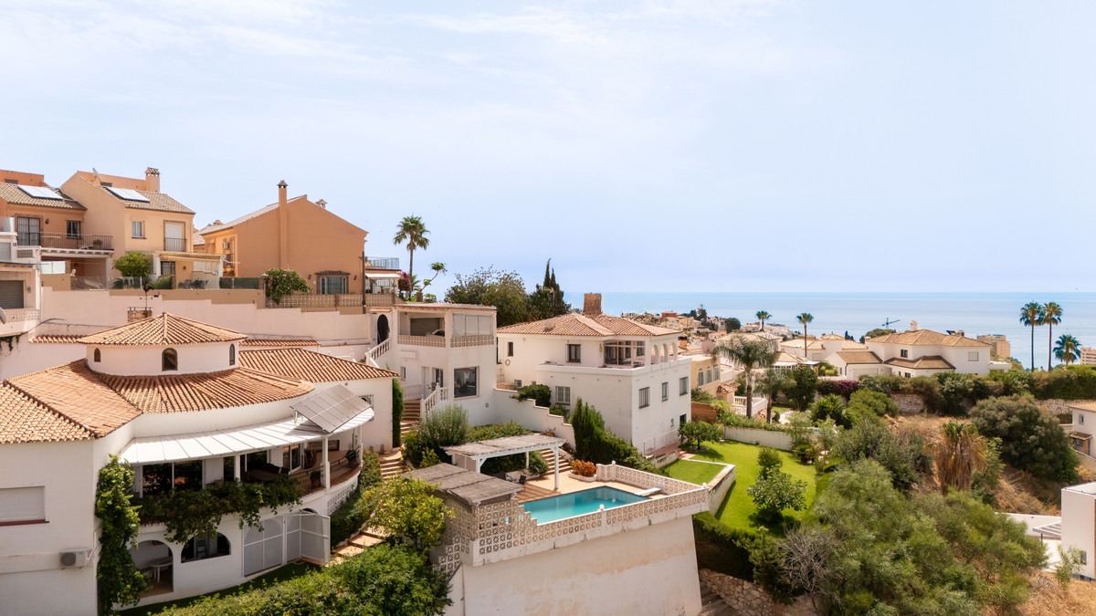 Detached Villa in Torreblanca — photo 1 of 50